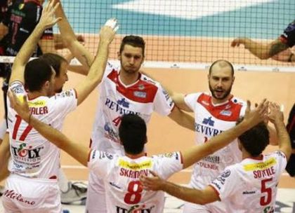 Милушев и Скримов играха при загуба на Ревивре