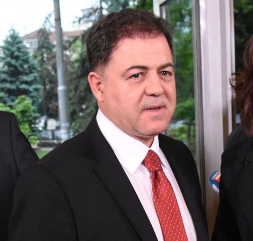 Военният министър Ненчев разписал нова крупна сума за фирма от обръча на Маджо