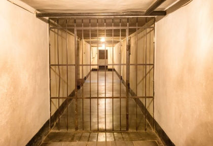 Стана страшно! Ислямист подивя в затвора и преби седмина надзиратели, трима са в критично състояние