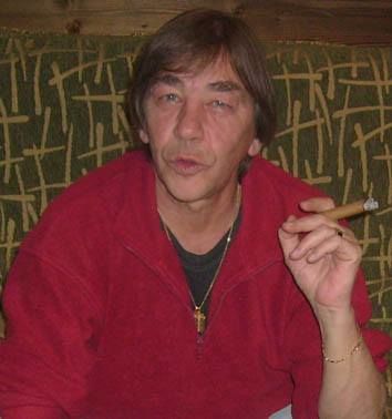 Циганин преби и ограби 89-годишна жена! Пуснаха го след 24 часа в ареста! Синът й бесен, готов за гражданска война