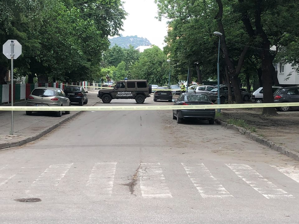 Наръгаха мъж в Пловдив, Военна полиция отцепи района (СНИМКИ)