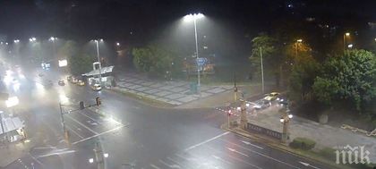 Общината праща аварийни групи по десет сигнала за завирявания и паднали клони