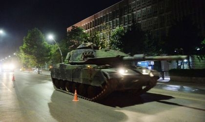 Над 8600 военни са участвали в пуча в Турция