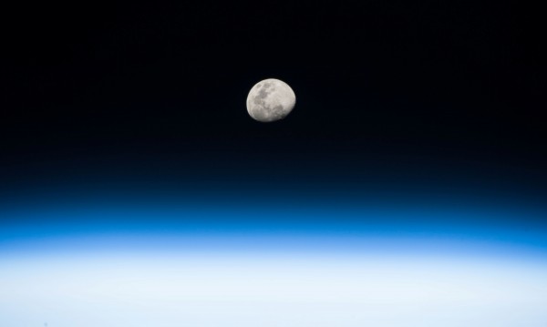 9 частни компании помагат на НАСА да стигне Луната