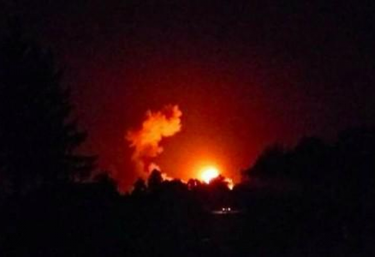 Адски взрив във военен склад в Украйна до границата с Русия, върви евакуация, спрени са полетите (СНИМКИ/ВИДЕО)