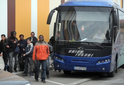 Кошмар! Автобус от Бургас аварира на път за София, пътници висят 2 часа край Стара Загора (СНИМКИ)