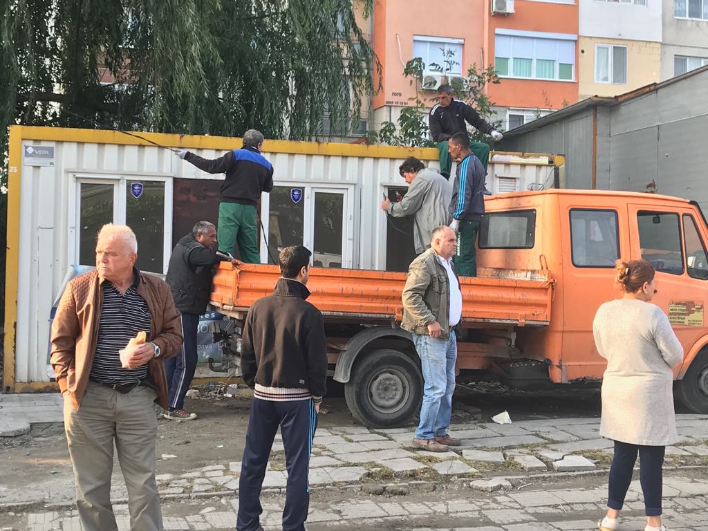 Премахват незаконни обекти и гаражи в Столипиново СНИМКИ