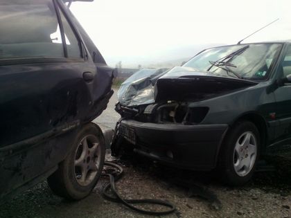 Верижна катастрофа на пътя Пещера - Пловдив, двама пострадаха