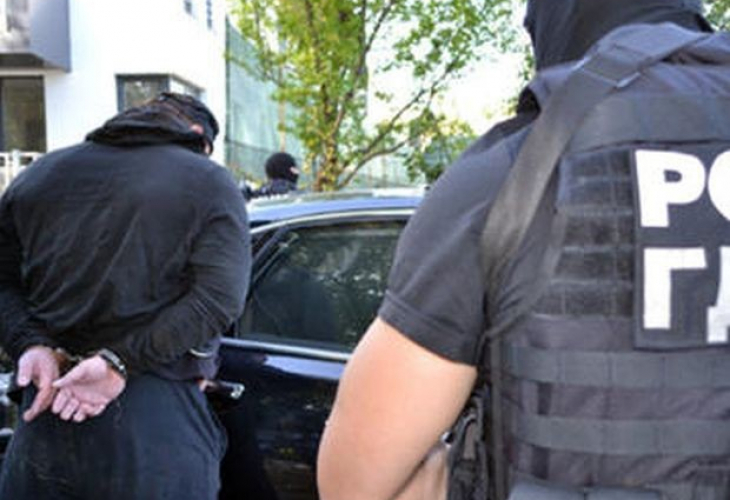 Докато полицията го издирва под дърво и камък,  Вълка бачкал в пловдивска фабрика за...