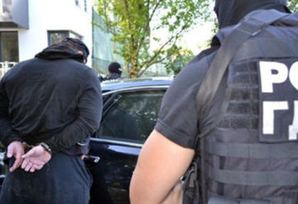 Докато полицията го издирва под дърво и камък, Вълка бачкал в пловдивска фабрика за...
