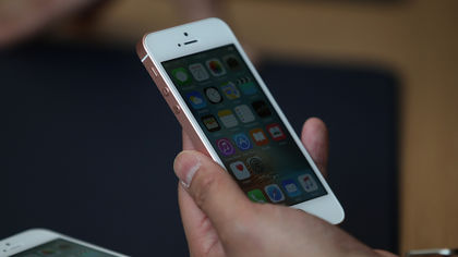 Apple пуска най-евтиния iPhone в историята си