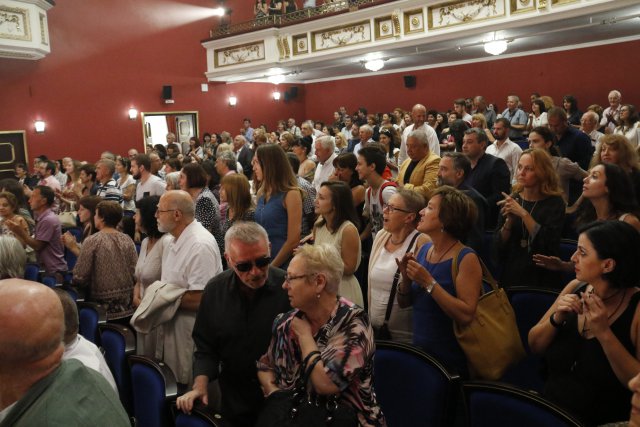 „Сцена на кръстопът“ стартира с вдъхновяваща програма СНИМКИ