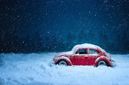 5 неща, които не трябва да оставяме в колата през зимата