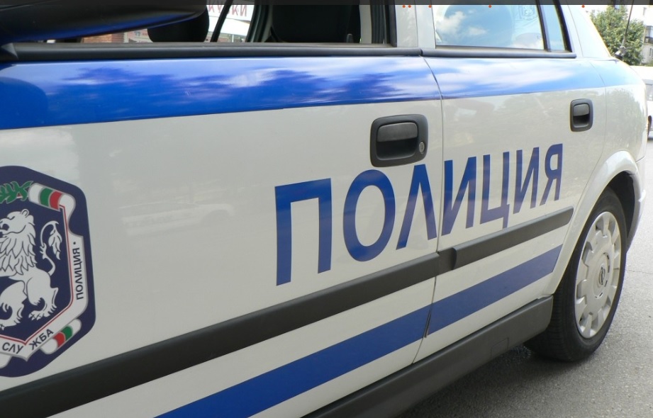 Шофьор в Пловдивско излезе от заведение и завари колата си с разбити фарове и калник