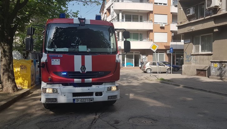 Четири коли горяха в квартал 