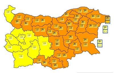 ВНИМАНИЕ! Оранжев код за проливни валежи в 20 области на страната