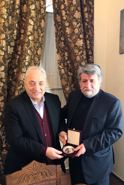 Председателят на парламентарната Комисия по културата и медиите Вежди Рашидов беше награден с почетния знак “Свети Стефан” в Екзархията в Истанбул