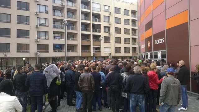 Пловдивчани обсадиха Колодрума заради Лепа Брена