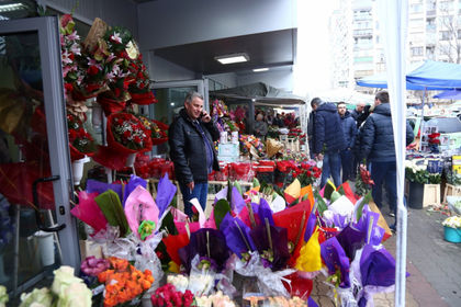 Не е за вярване с колко пари ще се нагушат цветарите за първия учебен ден