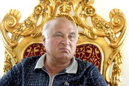 Златният трон на цар Киро изхвърлен на боклука