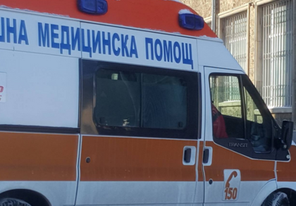 Шок в Бургас! Мъж полетя от блок, падна пред пълно с клиенти кафене (СНИМКА)