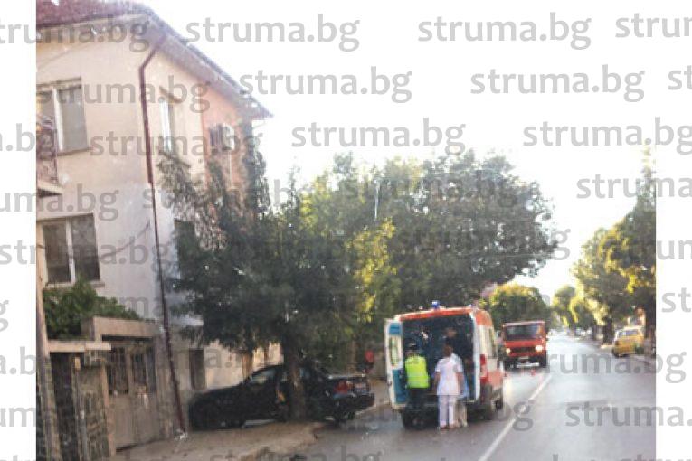 БМВ лети из Дупница, нацели дърво и къща, зад волана му бил сина на някогашно мутренско страшилище!