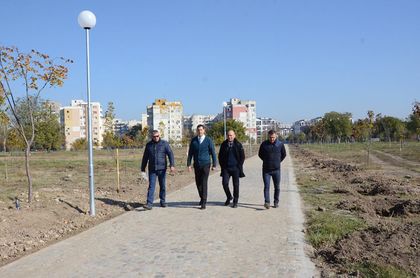 Новата алея в Лаута е готова, дръвчета ще образуват тунел
