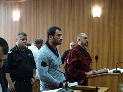 Перата пак се изправя пред съда