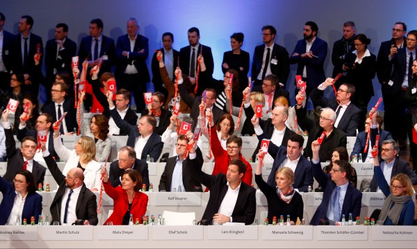 Зелена светлина от ГСДП за преговори със съюза на Меркел