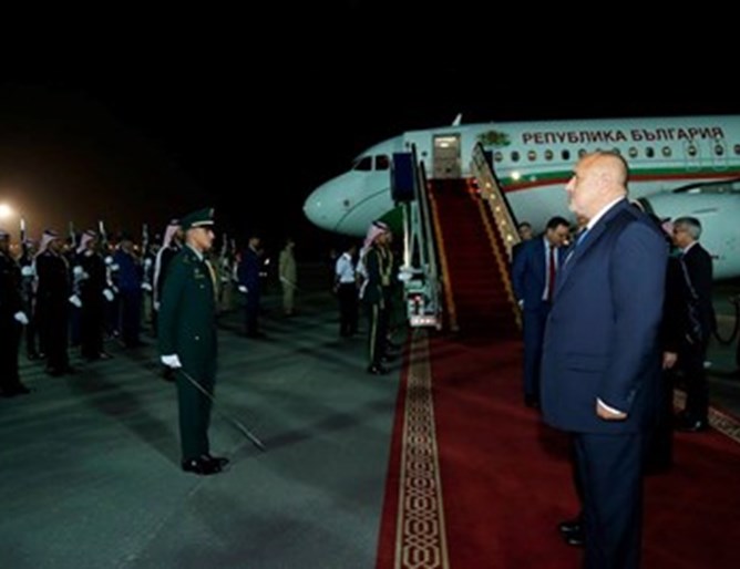 Иран: Грешка на пилота е причината за отклоняването на българския самолет