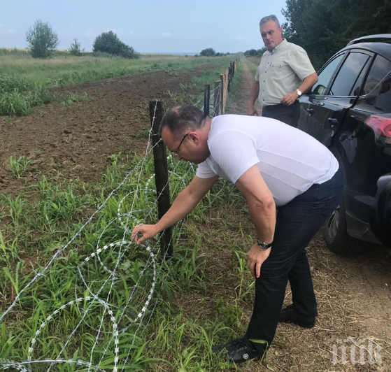 Министър Порожанов: 11 км ограда е изградена до момента на границата с Румъния