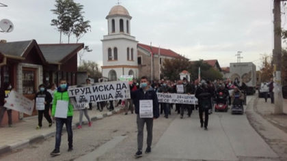 Мая Манолова приема протестиращите срещу биоцентралата в пловдивското село Труд
