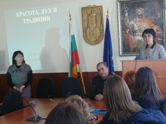 Хасково: Зам.-кметът на Тополовград Маргарита Георгиева посрещна ученици и учители от от три държави в рамките на проекта „Млади откриватели, утрешни предприемачи“