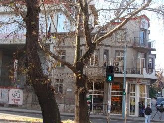 Събарянето на къщата на ъгъла на