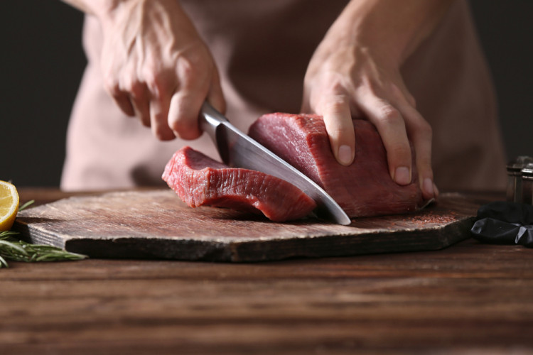 Може ли да замразите отново размразено месо?