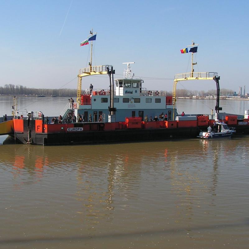 МВР: Фериботът при ГКПП-Свищов временно не работи