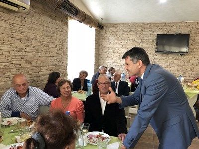 Кметове гостуваха на пенсионерите в пловдивския квартал
