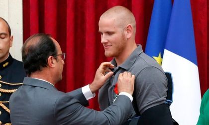 Арестуваха мъж, наръгал героя от влака Амстердам-Париж