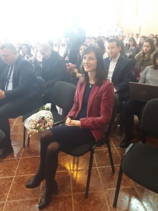 Кюстендил: В Езикова гимназия „Доктор Петър Берон“ се проведе граждански диалог на тема „Младите хора в цифровия свят“