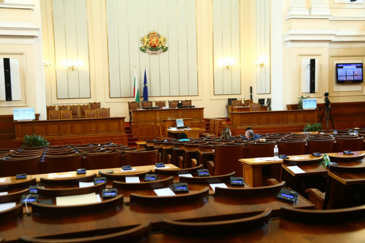 Днес в парламента ще ври и кипи, време е за отговори!