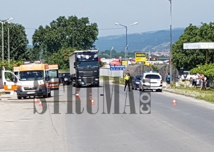 Първи СНИМКИ от страшна трагедия край Петрич! Джип зави наляво и труповете на двама мотористи останаха на пътя