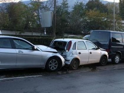 Пет коли и джип се нанизаха на Околовръстното в София