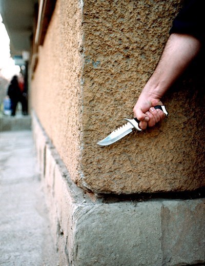 Полицаи от Лом издърпаха нож от ръцете на мъж, искал да се самоубие