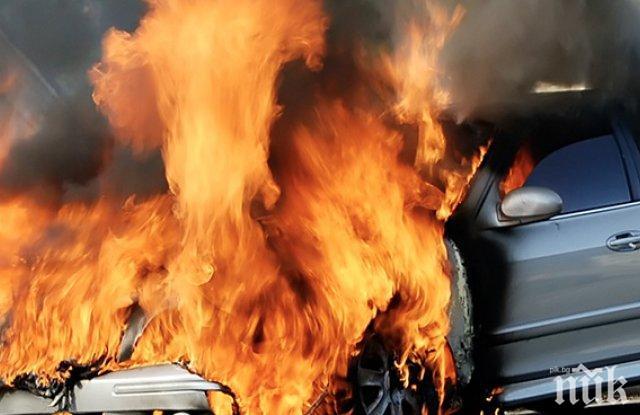 ИЗВЪНРЕДНО! Кола пламна край Бургаския свободен университет