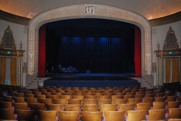 Кюстендил: Концерт на ансамбъл „Чинарите” ще се състои в общинския драматичен театър
