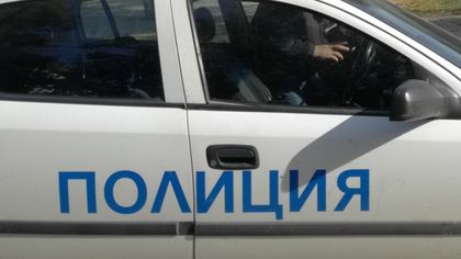 Съседска свада в Самоков: Две жени се скубят, трета ги разтървава и… чупят носа й