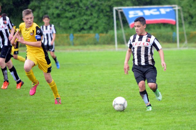 Нулево реми в дербито на U17