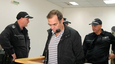 Майката на изнасилената Ирена трепери в съда, разпитват я час