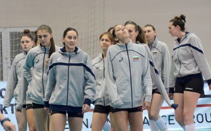Волейболистките ни с първа тренировка в овехтяла зала в Тукуман