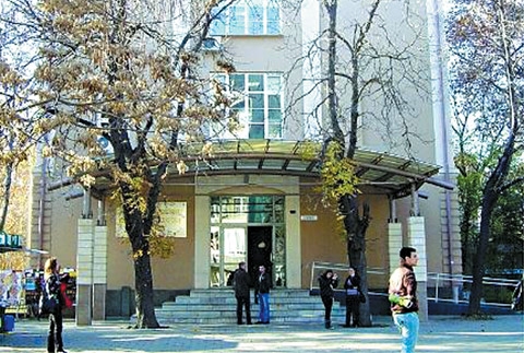 ПУ прави две нови аудитории